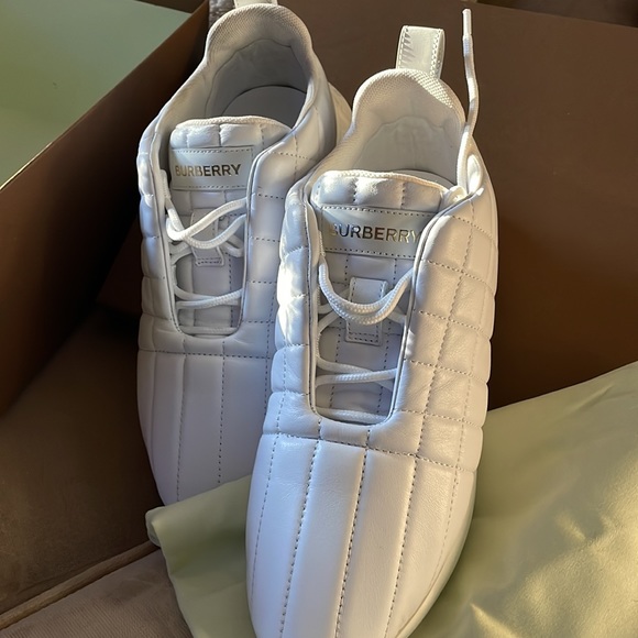 Authentic Burberry Low top Trainer on Rubber Sole Sneaker - Picture 2 of 13